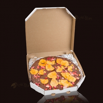 Pizza z malinami, oregano i boczkiem w gorzkiej czekoladzie