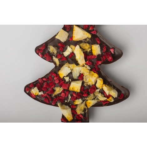 Choinka z gorzkiej czekolady z malinami i skórką pomarańczową