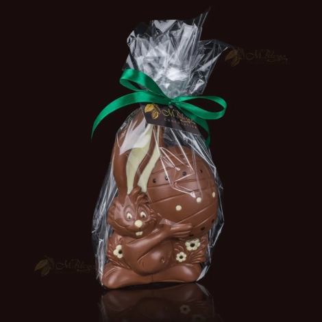 Zając z jajkiem z mlecznej czekolady