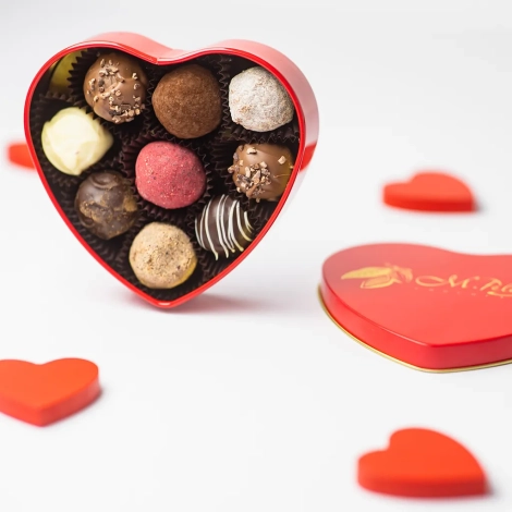 Małe serce z truflami w eleganckim opakowaniu